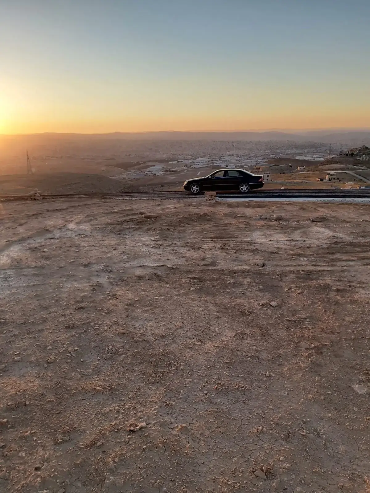 Down payment and instalments on a 585 m² view plot in Wadi Al Aash, 800 m off the main road