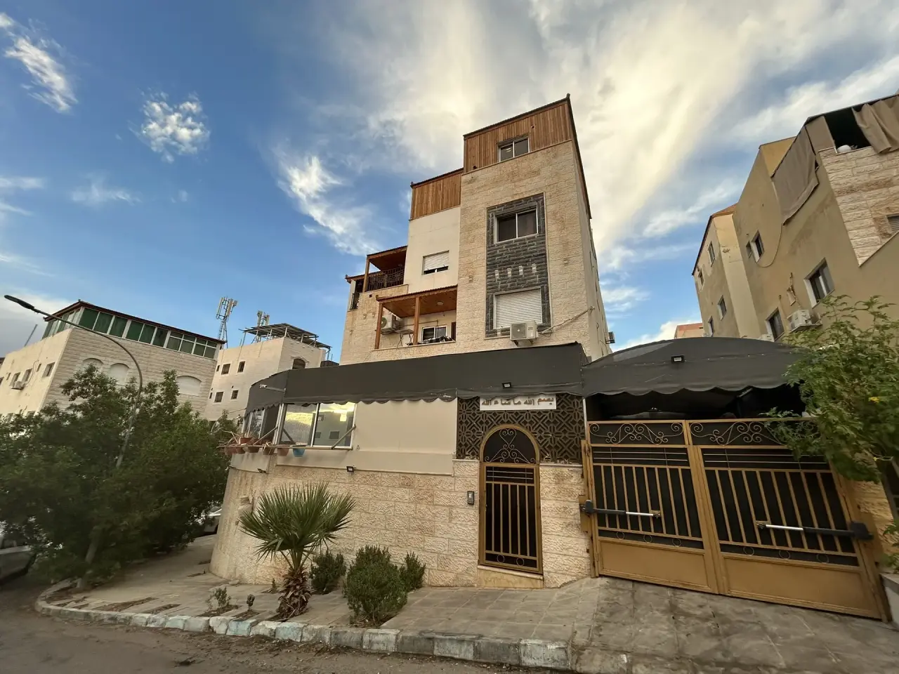 Al Sakaneyeh 9, Aqaba: 200 m² ground-floor home with private entrance and garage