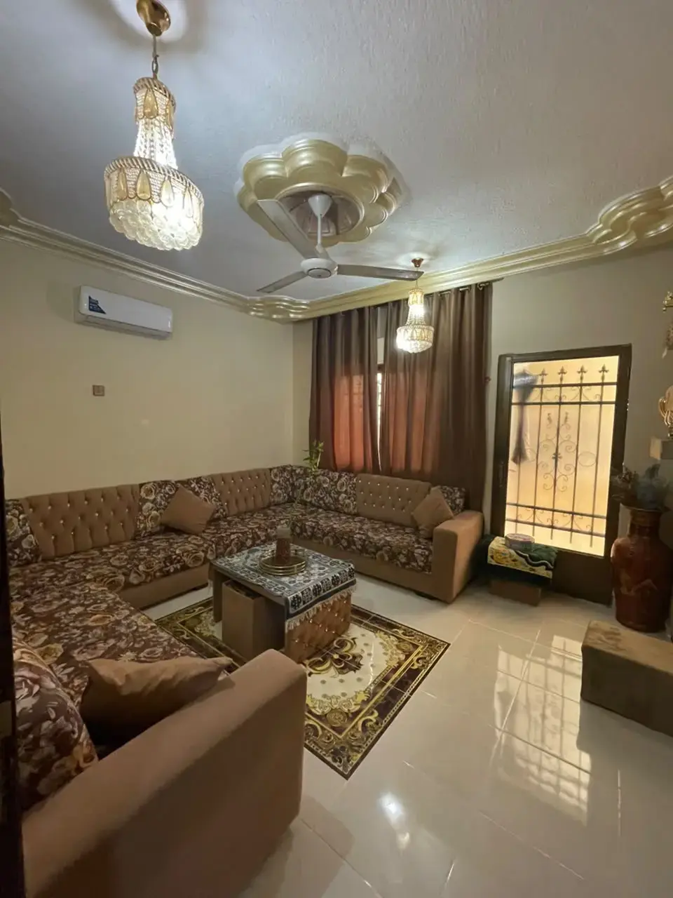 Apartment for sale in Al Sakaneyeh 9 – photo 2