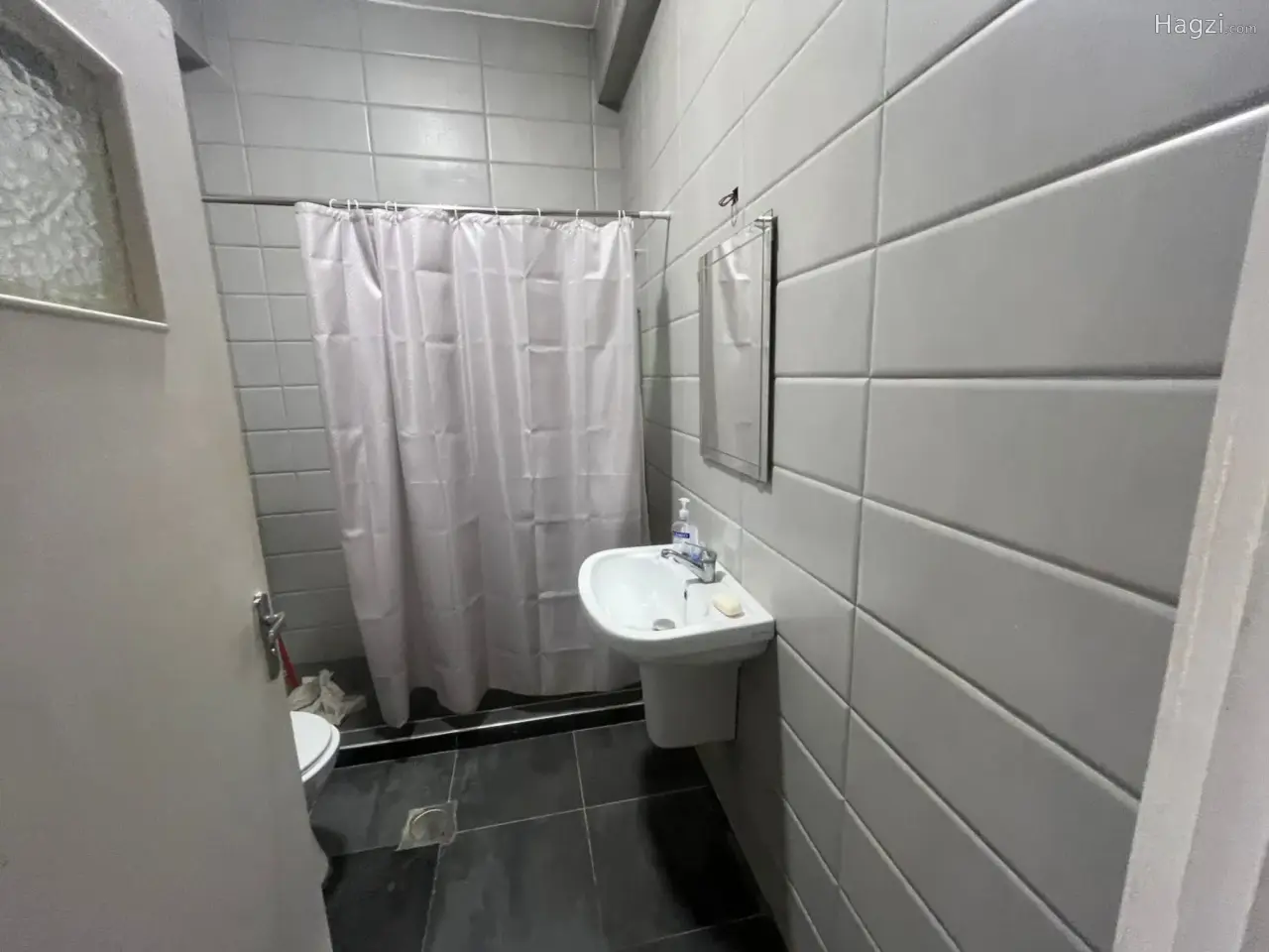 Photograph 5 of 9