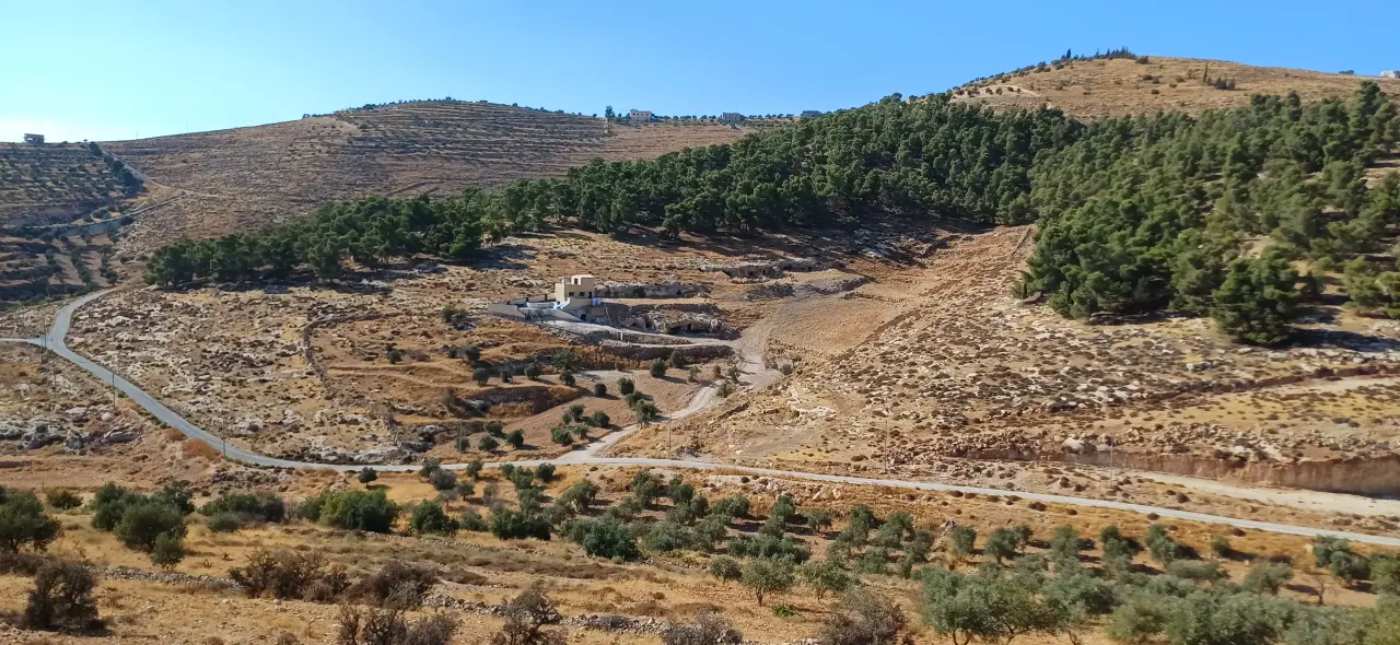 Al-Hashimiyyah, Jerash: new two-storey chalet on 503 m² with hill views
