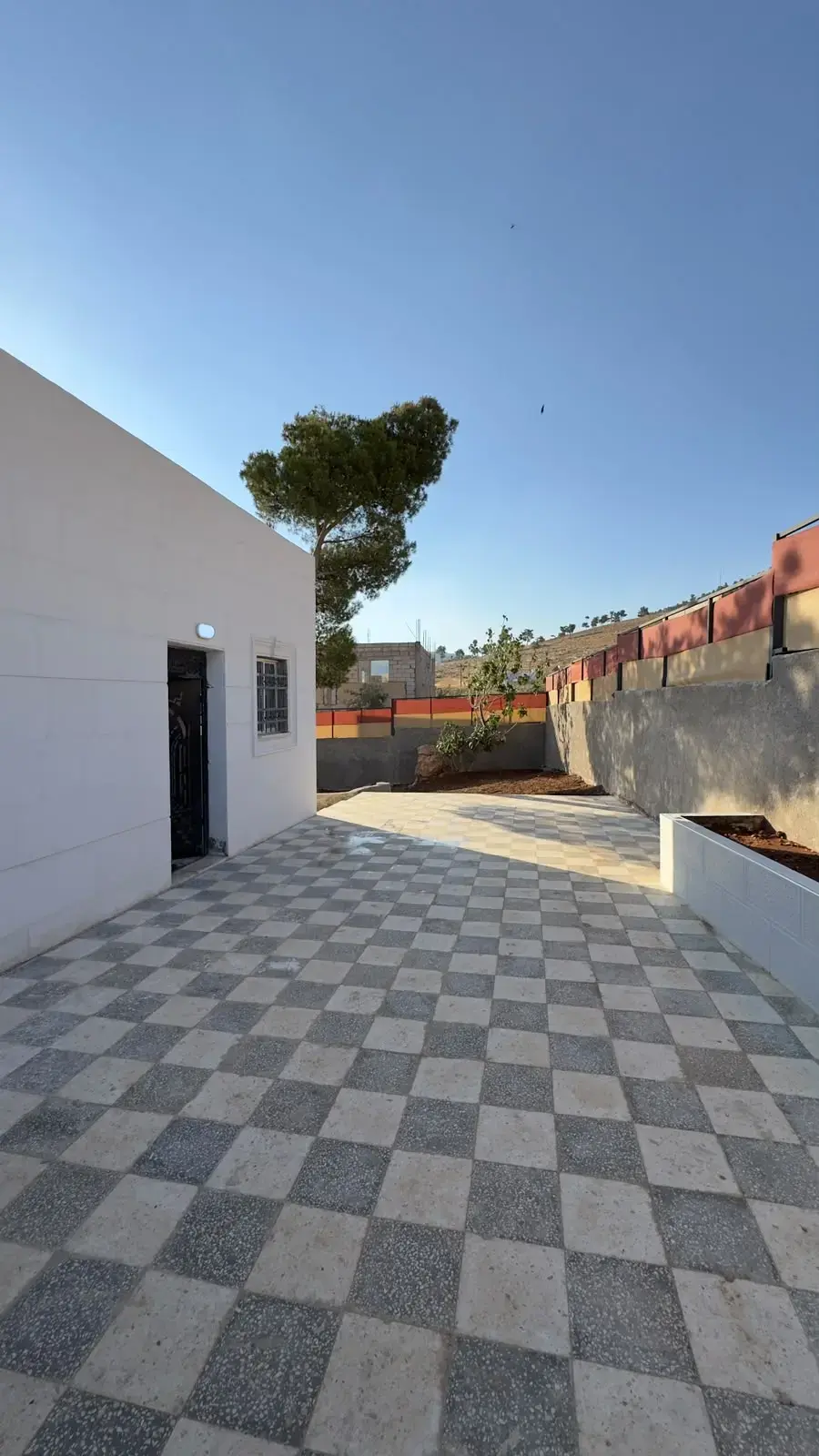Near the industrial city in Al-Hashimiyyah: modern stone-fronted 145 m² house, garden, terrace