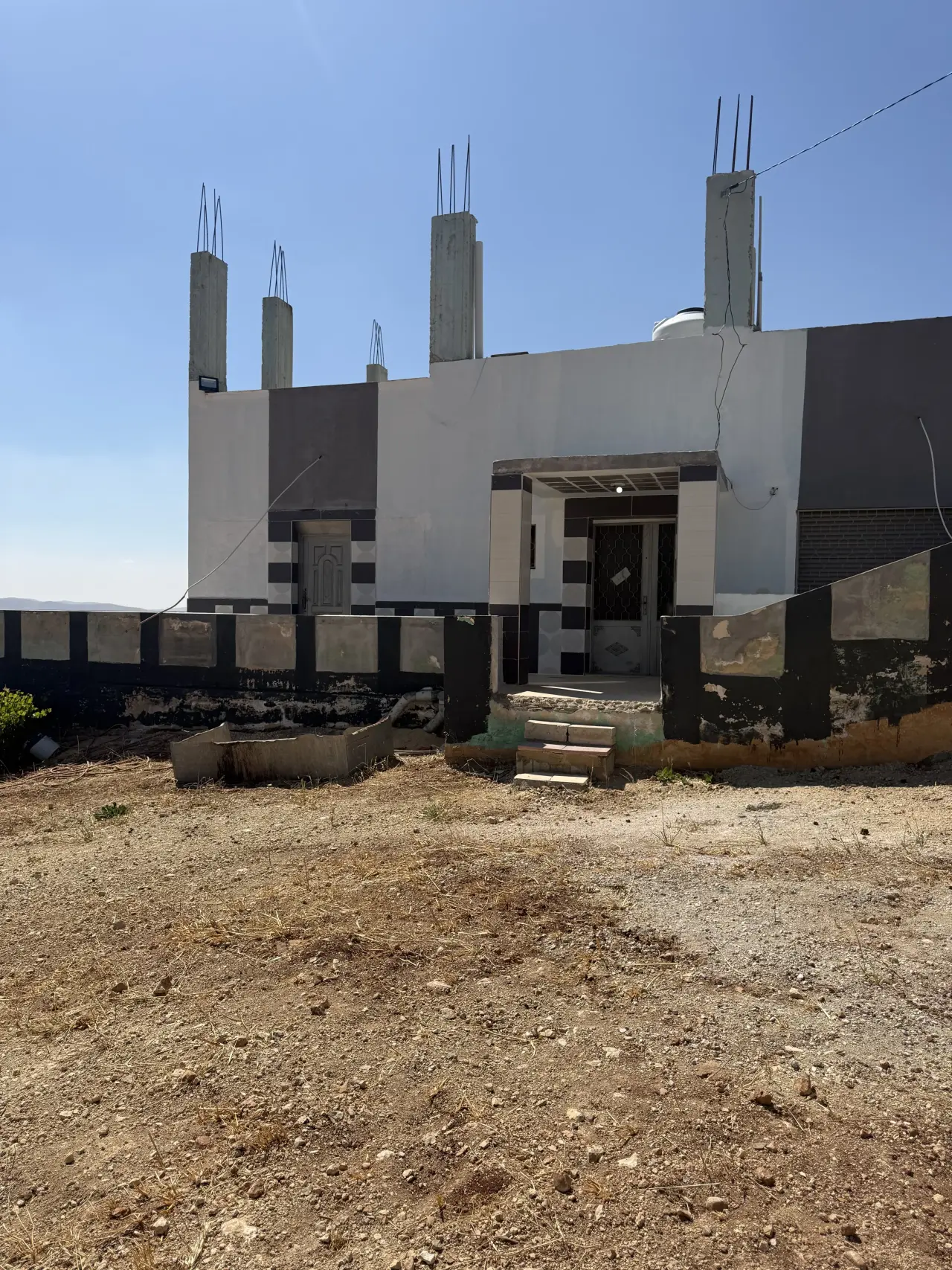 Unaybah, Jerash: 3.8-dunum olive farm with a 200 m² house and own title deed