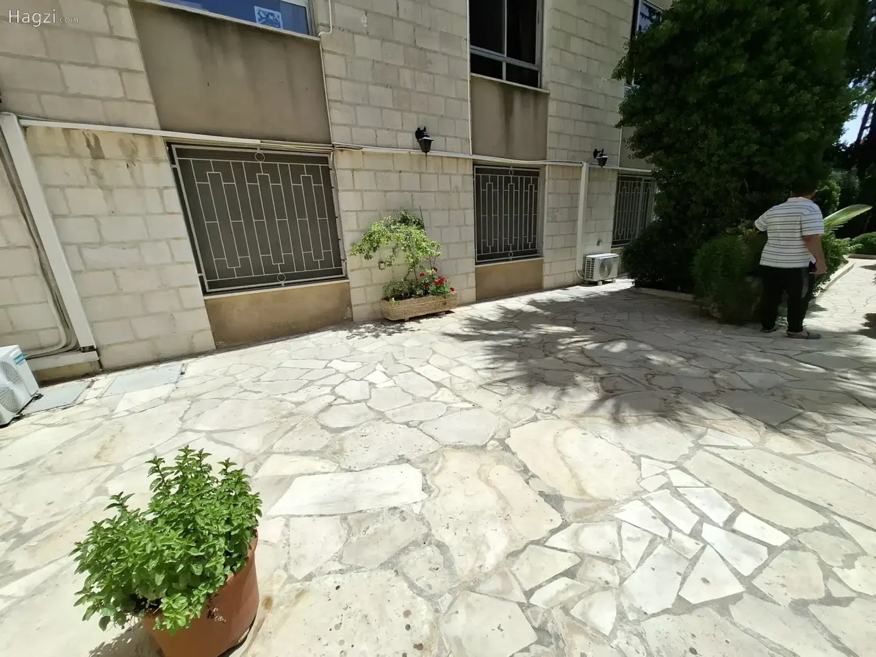 Photograph 2 of 12
