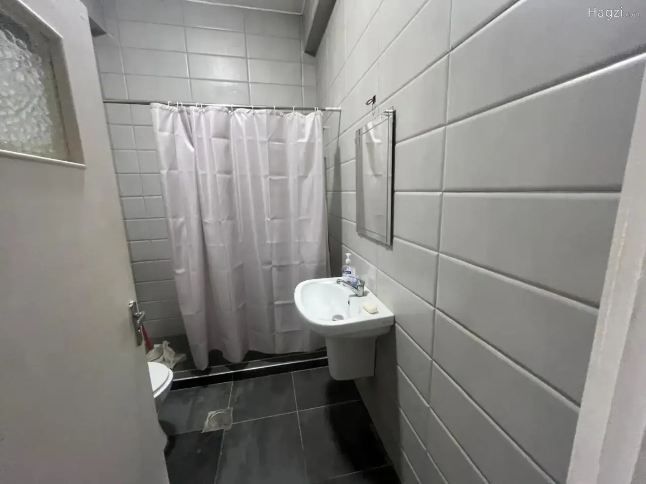 Photograph 5 of 9