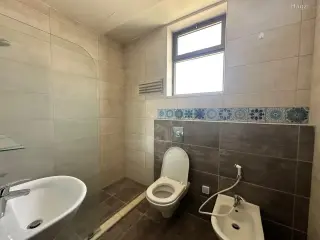 Photograph 4 of 6