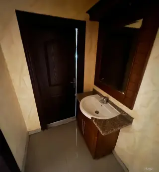 الصورة 2 من 12