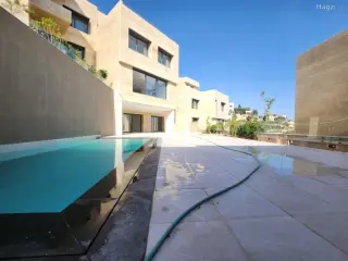 الصورة 1 من 12