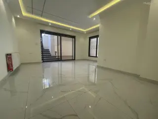 الصورة 2 من 12