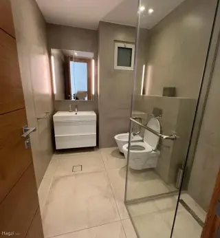 الصورة 1 من 12