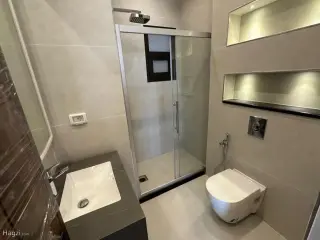 الصورة 10 من 12