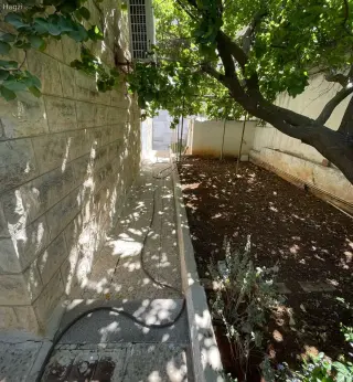 Photograph 2 of 9