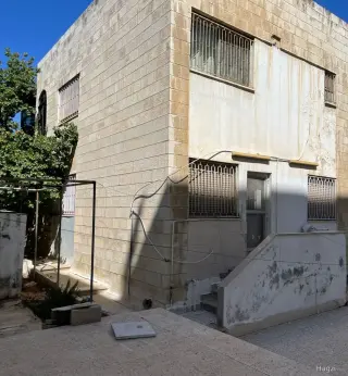 Photograph 4 of 9