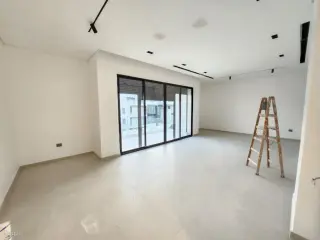 الصورة 2 من 12