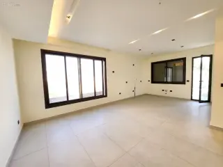 Photograph 2 of 10