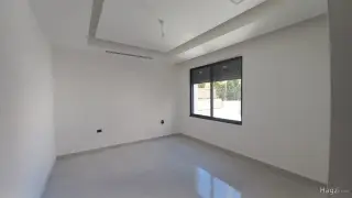 الصورة 10 من 12