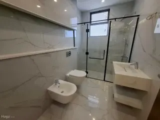 Photograph 10 of 10