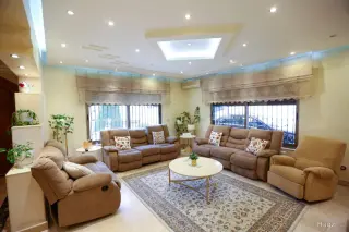 الصورة 2 من 12