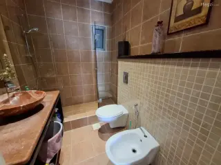 Photograph 4 of 9