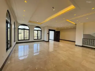 Photograph 3 of 12