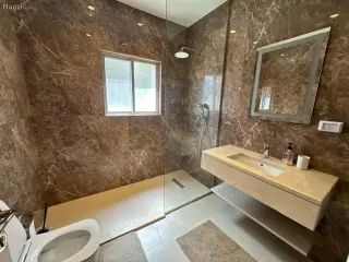Photograph 6 of 11