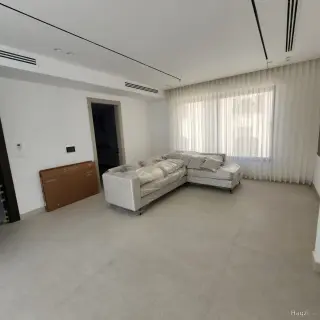 Photograph 6 of 9