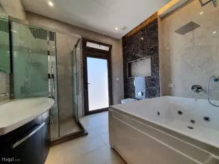 الصورة 10 من 12