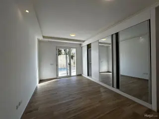 Photograph 9 of 10