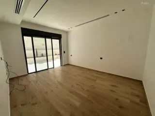Photograph 7 of 9