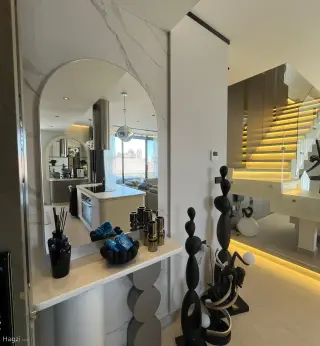 Photograph 6 of 12