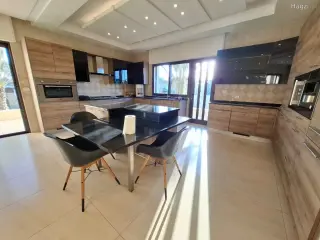 الصورة 2 من 12