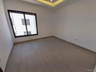 الصورة 10 من 12
