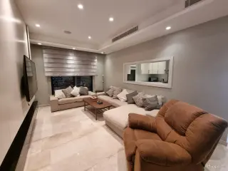 Photograph 2 of 11