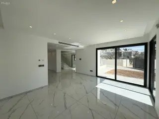الصورة 11 من 12