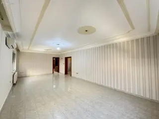 Photograph 2 of 12