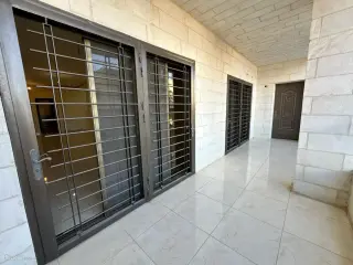 الصورة 1 من 12