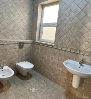 Photograph 2 of 12