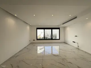 الصورة 2 من 12