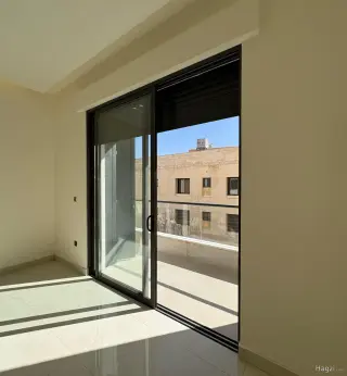 Photograph 3 of 9