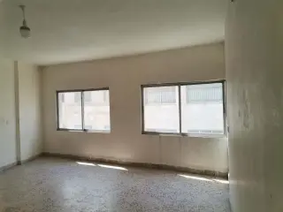 شقة للبيع في Hay Al Hussain