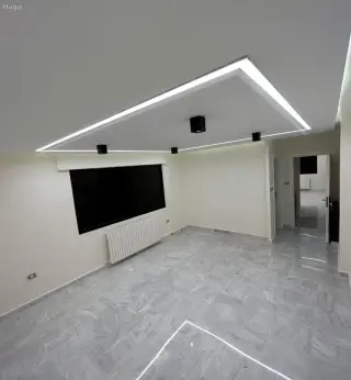 Photograph 11 of 12