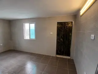 Apartment for rent in University Street – photo 2