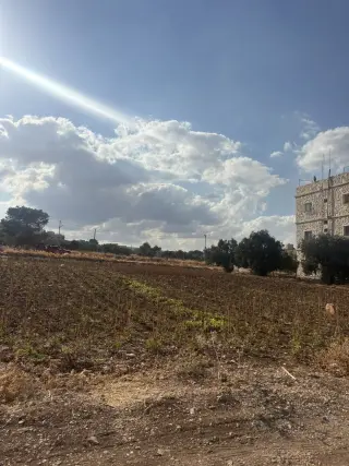 أرض للبيع في Al Husn