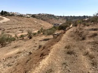أرض للبيع في Bait Ras – صورة 2