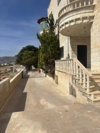 شقة للإيجار في أخرى