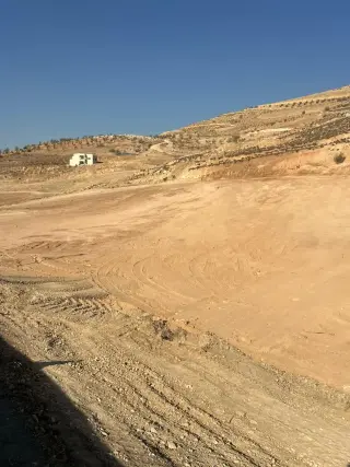 أرض للبيع في Al-Mastaba