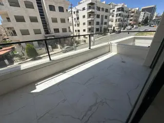 الصورة 2 من 12