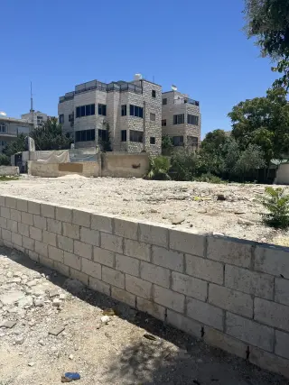 Land for sale in Jabal Al Hussain