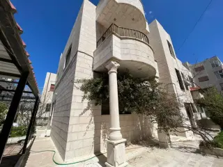 فيلا للبيع في ام السماق
