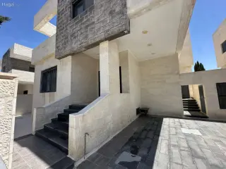 الصورة 2 من 12